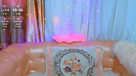 Mia online show from 11/13/25, 11:47