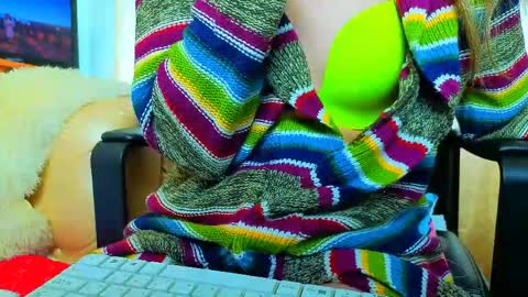 Snapshot of bom_mia_bom chatting on 05/15/26, 11:34 Mia online show from 05/15/26, 11:34