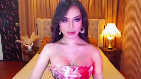 Snapshot of bombshellanita chatting on 10/03/25, 06:05 bombshellanita online show from 10/03/25, 06:05