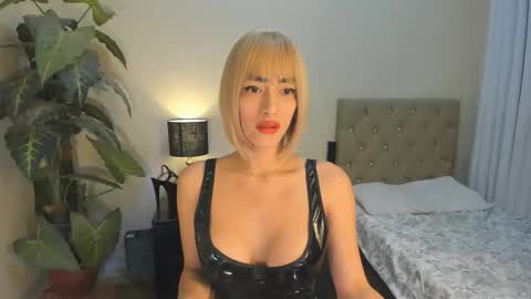 bombshelllaurax online show from 12/20/25, 02:24