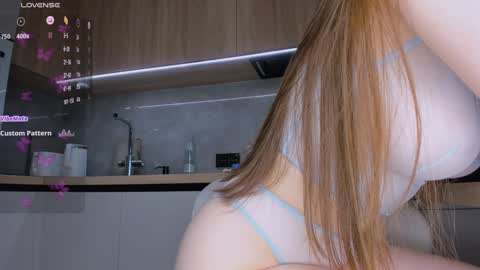 Snapshot of bondgirl4fun chatting on 12/15/24, 09:45 Olly online show from 12/15/24, 09:45