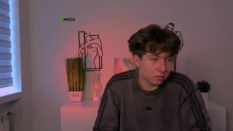 bondi_vv online show from 10/24/25, 08:33