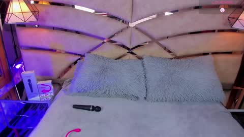 Snapshot of bonet_iris chatting on 05/14/26, 11:06 bonet_iris online show from 05/14/26, 11:06