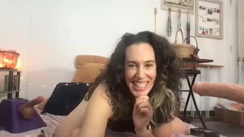 Snapshot of bonfirebonnie chatting on 12/05/24, 05:50 Bonnie online show from 12/05/24, 05:50