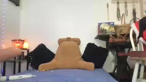 Snapshot of bonfirebonnie chatting on 12/19/24, 08:13 Bonnie online show from 12/19/24, 08:13