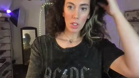 Snapshot of bonfirebonnie chatting on 01/14/25, 08:26 Bonnie online show from 01/14/25, 08:26