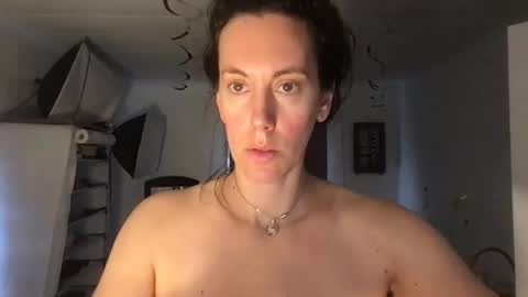 Snapshot of bonfirebonnie chatting on 01/16/25, 01:47 Bonnie online show from 01/16/25, 01:47