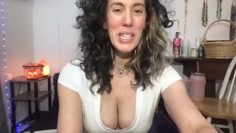 Snapshot of bonfirebonnie chatting on 01/23/25, 05:10 Bonnie online show from 01/23/25, 05:10