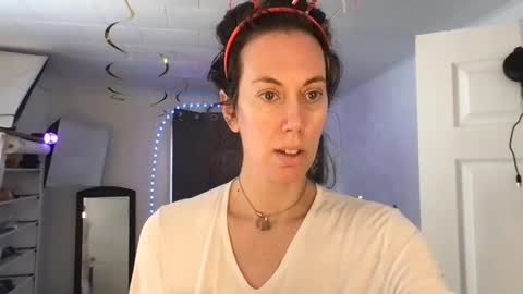 Snapshot of bonfirebonnie chatting on 02/11/25, 02:13 Bonnie online show from 02/11/25, 02:13