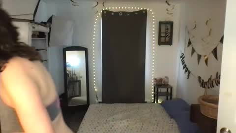 Snapshot of bonfirebonnie chatting on 02/18/25, 08:14 Bonnie online show from 02/18/25, 08:14