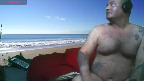 Snapshot of bongolian chatting on 01/08/25, 08:27 SkullBone online show from 01/08/25, 08:27