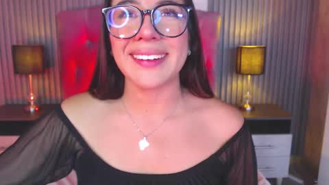 bonnali_lune online show from 11/22/25, 10:42