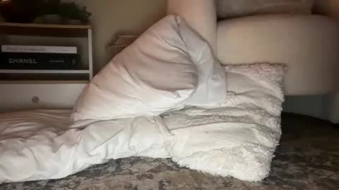 Snapshot of bonnettbonett chatting on 02/10/25, 04:30 BonnettBonett I cam from 4pm- 12am central time Costa Rica online show from 02/10/25, 04:30