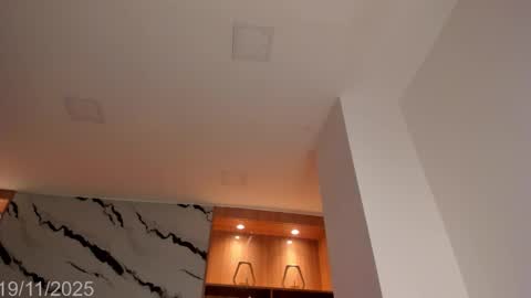 Bonnie Luxury online show from 11/19/25, 09:48