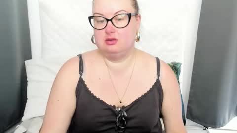 Bonnie online show from 10/13/25, 10:48