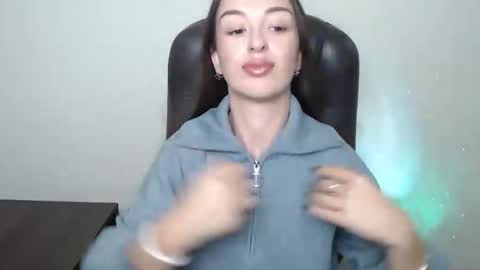 Snapshot of bonniexxx_ chatting on 12/02/25, 08:08 Bonnie online show from 12/02/25, 08:08