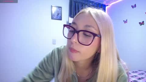 Snapshot of bonny_clyde_xx_ chatting on 04/18/26, 04:49 Soffy Brooks Independent model online show from 04/18/26, 04:49