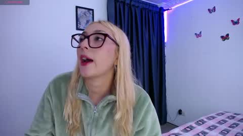 Snapshot of bonny_clyde_xx_ chatting on 04/23/26, 04:35 Soffy Brooks Independent model online show from 04/23/26, 04:35