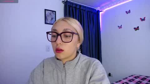 Snapshot of bonny_clyde_xx_ chatting on 04/28/26, 04:17 Soffy Brooks Independent model online show from 04/28/26, 04:17