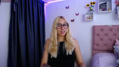 Snapshot of bonny_clyde_xx_ chatting on 05/12/26, 04:42 Soffy Brooks Independent model online show from 05/12/26, 04:42