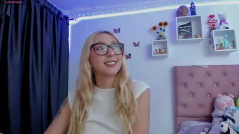 Snapshot of bonny_clyde_xx_ chatting on 05/28/26, 04:10 Soffy Brooks Independent model online show from 05/28/26, 04:10