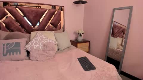 Bonny Jones online show from 09/17/25, 12:51