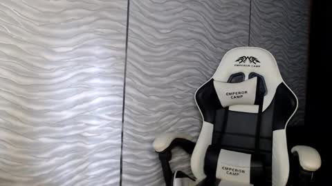 bonny_klyde95 online show from 10/04/25, 11:08