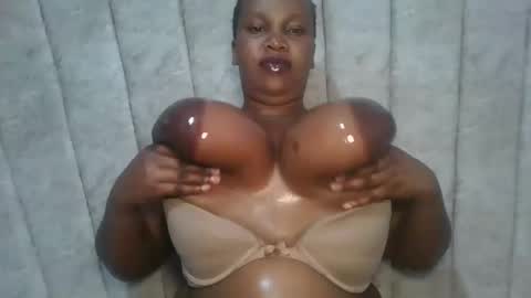 Snapshot of boobberry01 chatting on 05/09/26, 10:04 Berry online show from 05/09/26, 10:04