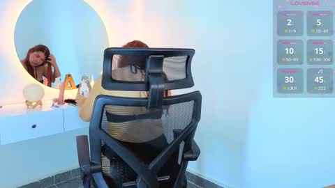 Im Annie online show from 03/25/26, 02:45