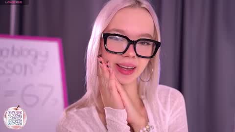 Snapshot of boobybliss chatting on 07/18/26, 08:40 Alina online show from 07/18/26, 08:40