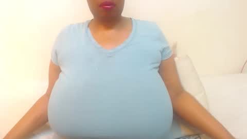 Snapshot of boobyqueen24 chatting on 05/05/26, 06:38 boobyqueen online show from 05/05/26, 06:38
