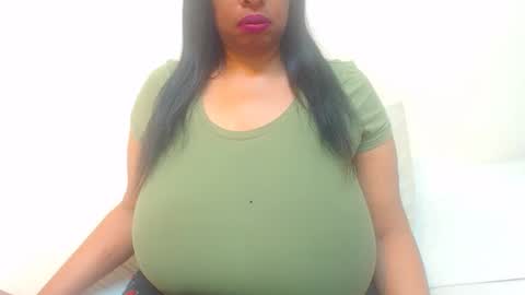 Snapshot of boobyqueen24 chatting on 05/20/26, 12:33 boobyqueen online show from 05/20/26, 12:33