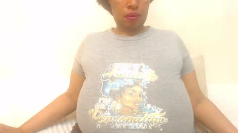Snapshot of boobyqueen24 chatting on 06/20/26, 06:11 boobyqueen online show from 06/20/26, 06:11