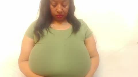 Snapshot of boobyqueen24 chatting on 07/18/26, 11:25 boobyqueen online show from 07/18/26, 11:25