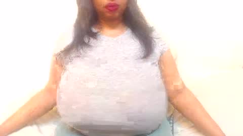 Snapshot of boobyqueen24 chatting on 07/20/26, 12:29 boobyqueen online show from 07/20/26, 12:29