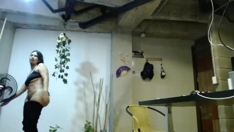 Snapshot of boom_ass_ chatting on 05/14/26, 11:33 MARIANA online show from 05/14/26, 11:33