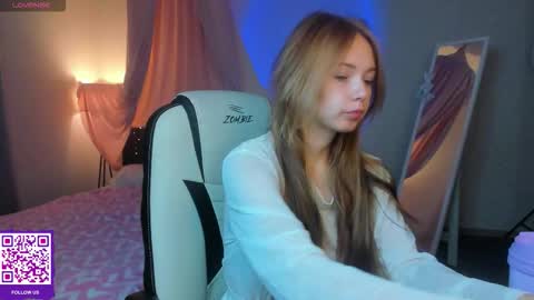 Snapshot of booozekirs_ chatting on 09/22/25, 02:13 Milena online show from 09/22/25, 02:13