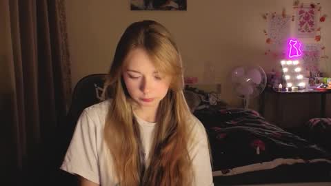 Snapshot of booozekirs_ chatting on 10/07/25, 03:20 Milena online show from 10/07/25, 03:20