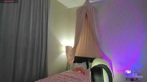 Snapshot of booozekirs_ chatting on 10/10/25, 02:10 Milena online show from 10/10/25, 02:10