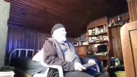 Snapshot of booshy chatting on 01/13/25, 06:49 Booshwa online show from 01/13/25, 06:49