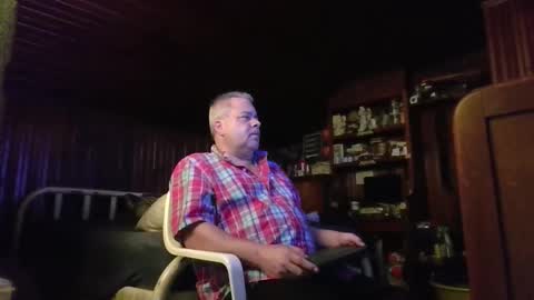 Snapshot of booshy chatting on 10/16/25, 04:08 Booshwa online show from 10/16/25, 04:08