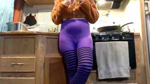 Snapshot of bootyinpantyhose chatting on 10/26/25, 04:40 GinaBooty online show from 10/26/25, 04:40