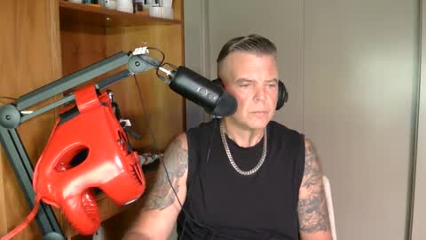 Snapshot of boss1420 chatting on 09/15/25, 05:57 BOSS online show from 09/15/25, 05:57