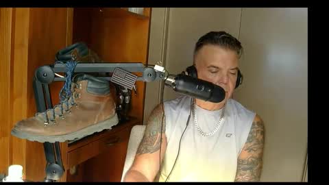 Snapshot of boss1420 chatting on 10/13/25, 07:03 BOSS online show from 10/13/25, 07:03