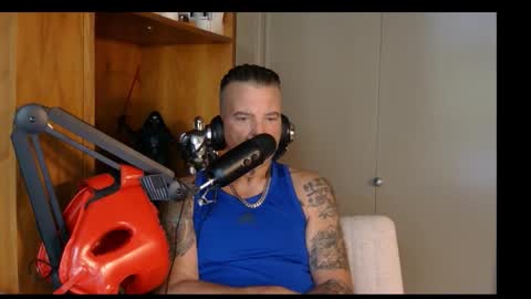 Snapshot of boss1420 chatting on 10/17/25, 05:59 BOSS online show from 10/17/25, 05:59