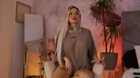 Snapshot of bossandbabe chatting on 02/14/26, 06:37 BriannaXmoon online show from 02/14/26, 06:37