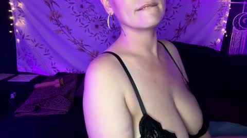 Snapshot of bossmomma chatting on 02/03/25, 01:30 BossMom online show from 02/03/25, 01:30