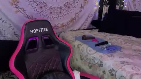 Snapshot of bossmomma chatting on 10/26/25, 06:03 BossMom online show from 10/26/25, 06:03