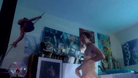 Snapshot of bottomboo7 chatting on 11/20/25, 02:28 Bottomboo7 online show from 11/20/25, 02:28