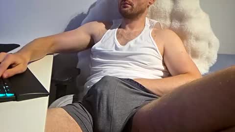 Snapshot of bottomtsinner chatting on 08/01/26, 11:25 bottomtsinner online show from 08/01/26, 11:25